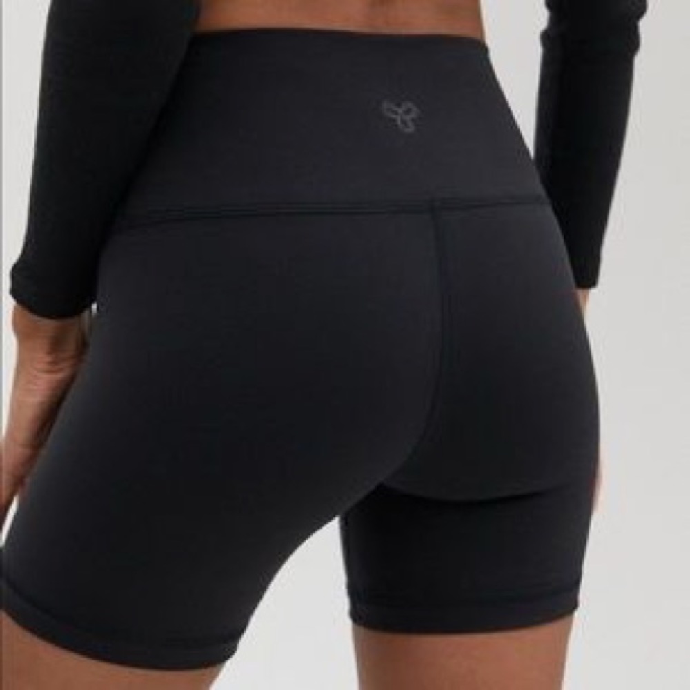 NWOT Aritzia TNA Black Bike Shorts